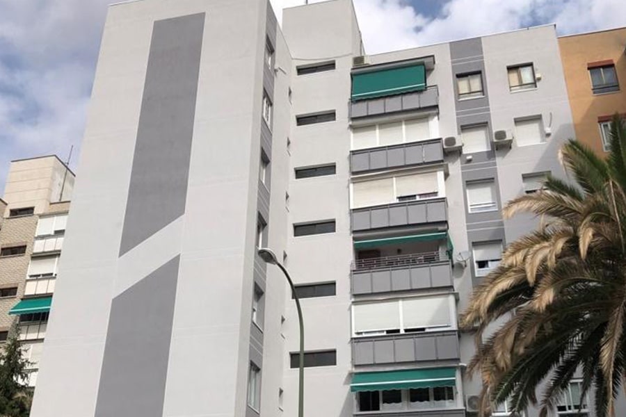 Rehabilitación de fachadas en Mallorca en edificio residencial con mejora estructural y eficiencia energética
